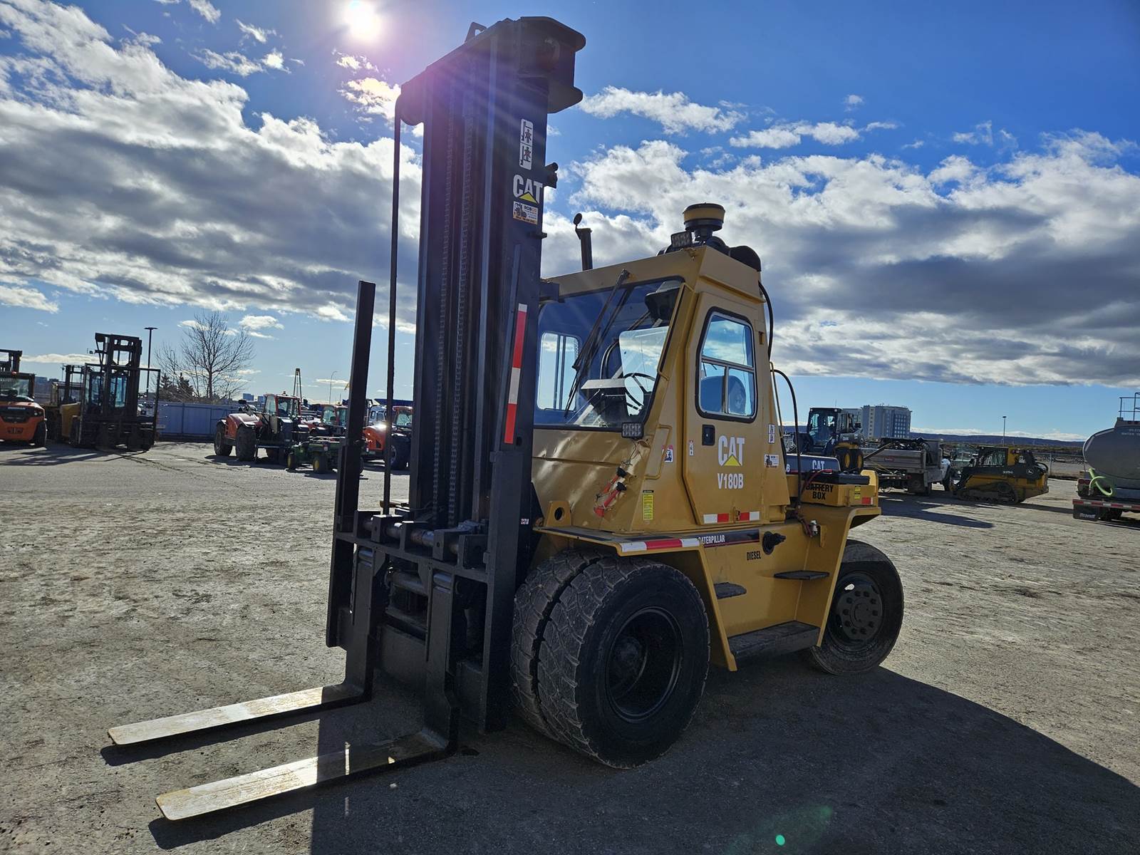 1992 Caterpillar V180B Forklift