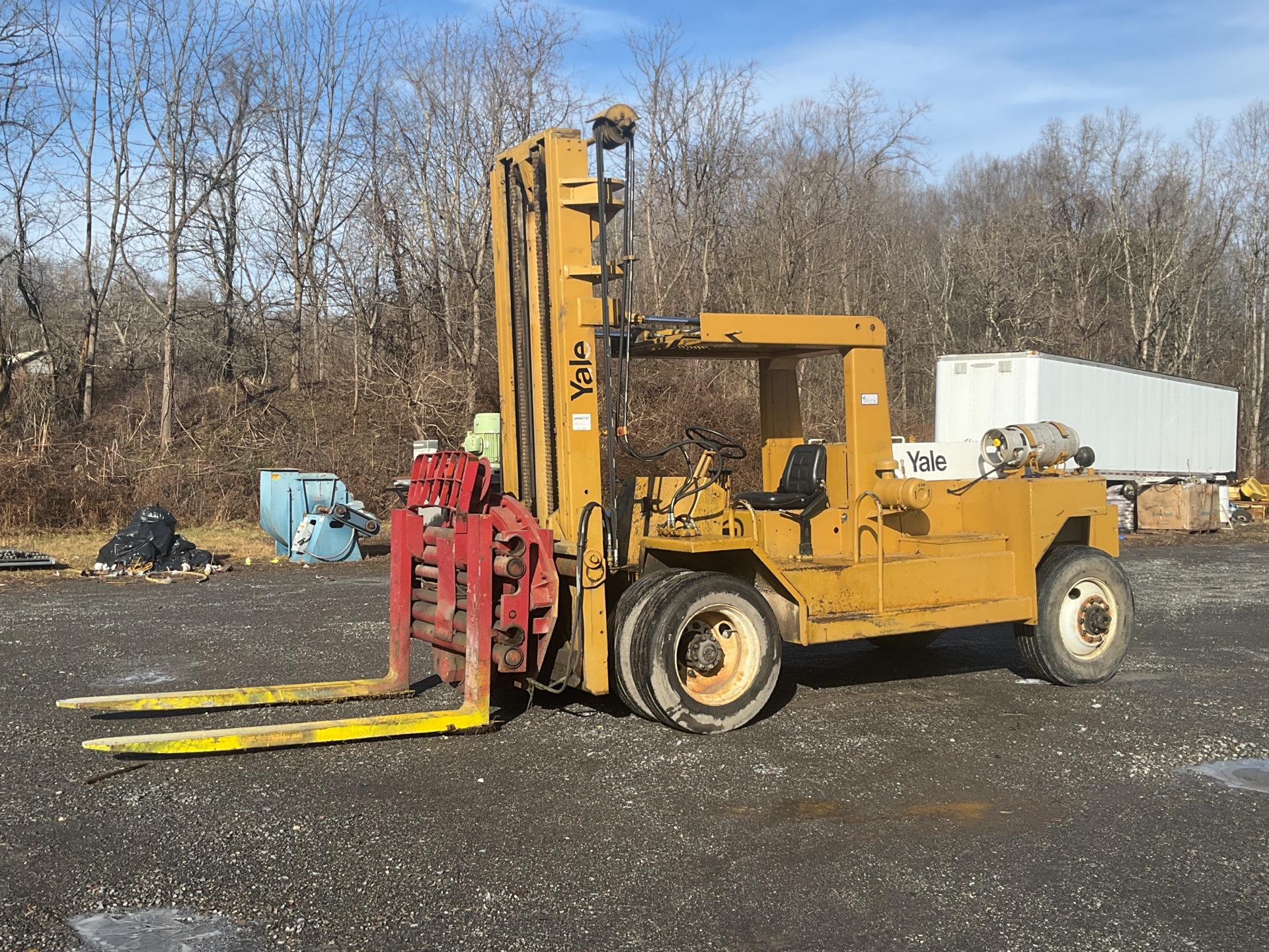 Yale Y-25W0F Pneumatic Tire Forklift