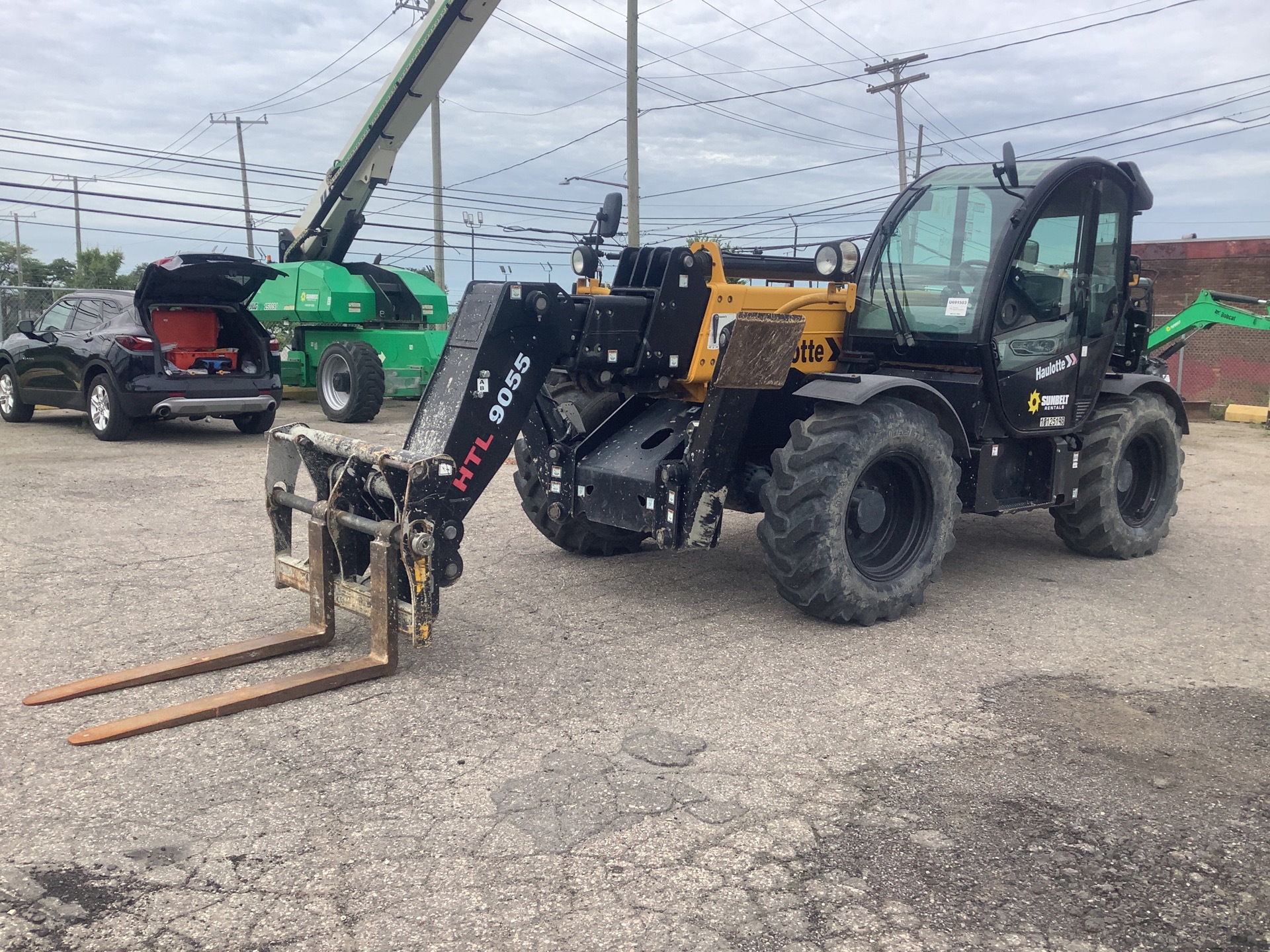 2017 Haulotte HTL9055 Telehandler