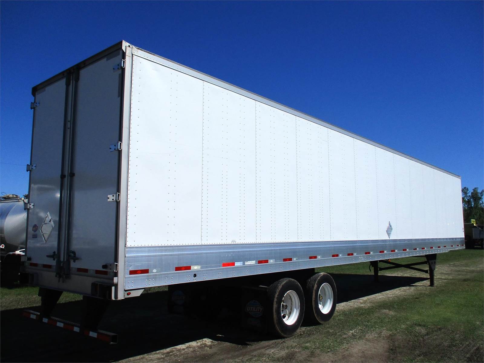 2020 UTILITY 53 ft Dry Van Trailer - Swing Door Air Ride, Sliding Axle