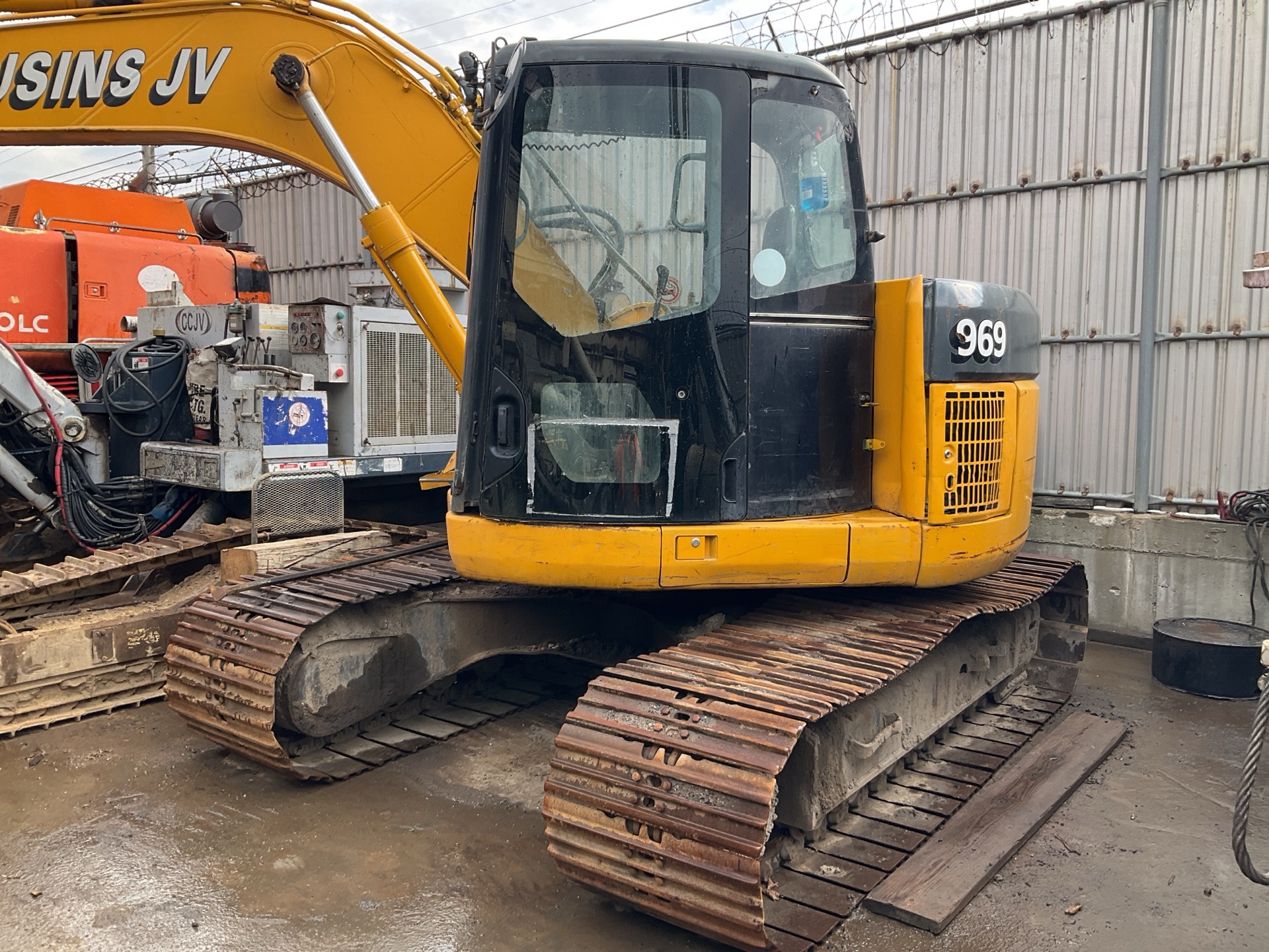 2000 Komatsu PC128US-2 Tracked Excavator