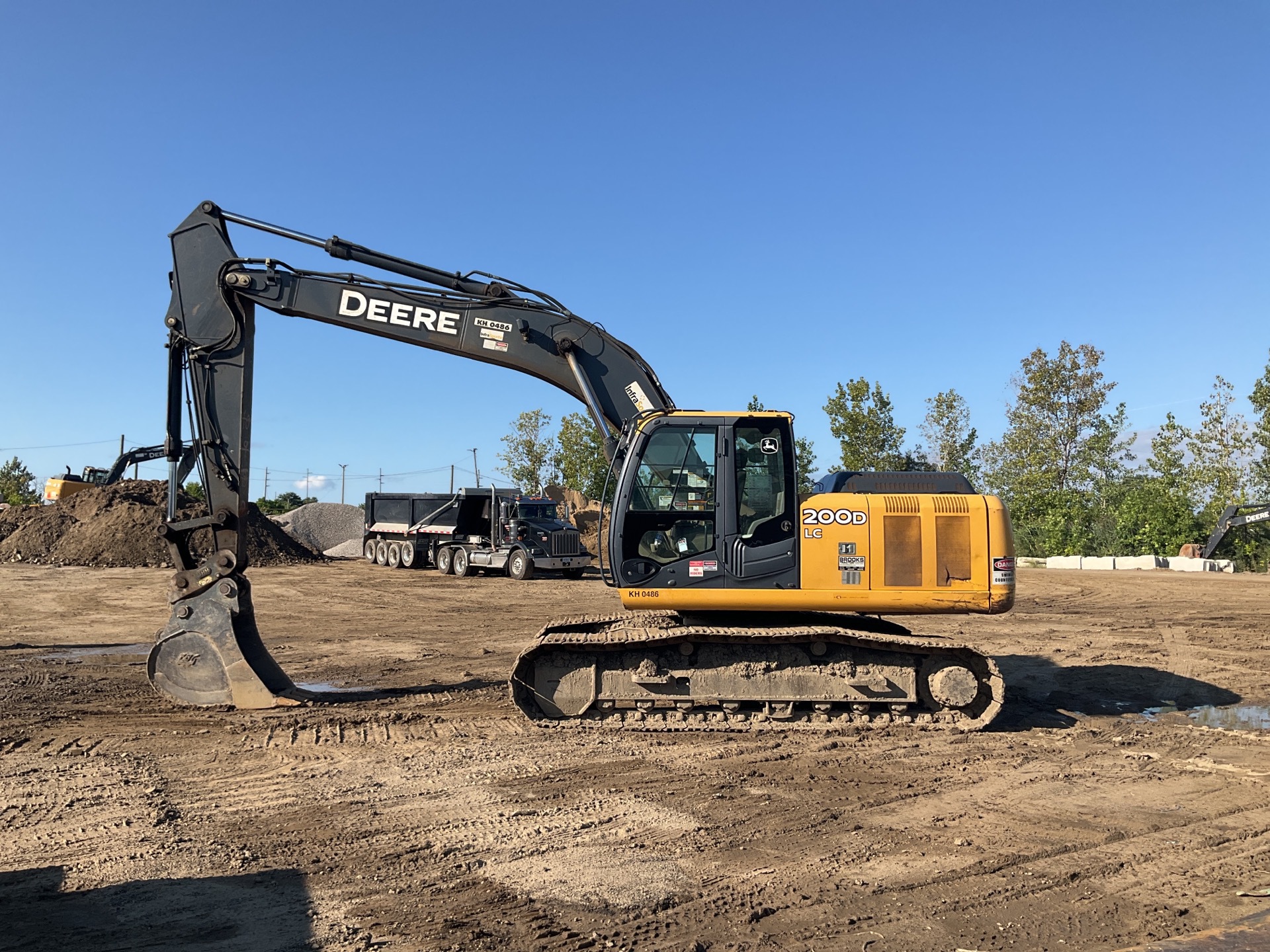 2011 John Deere 200D LC Tracked Excavator