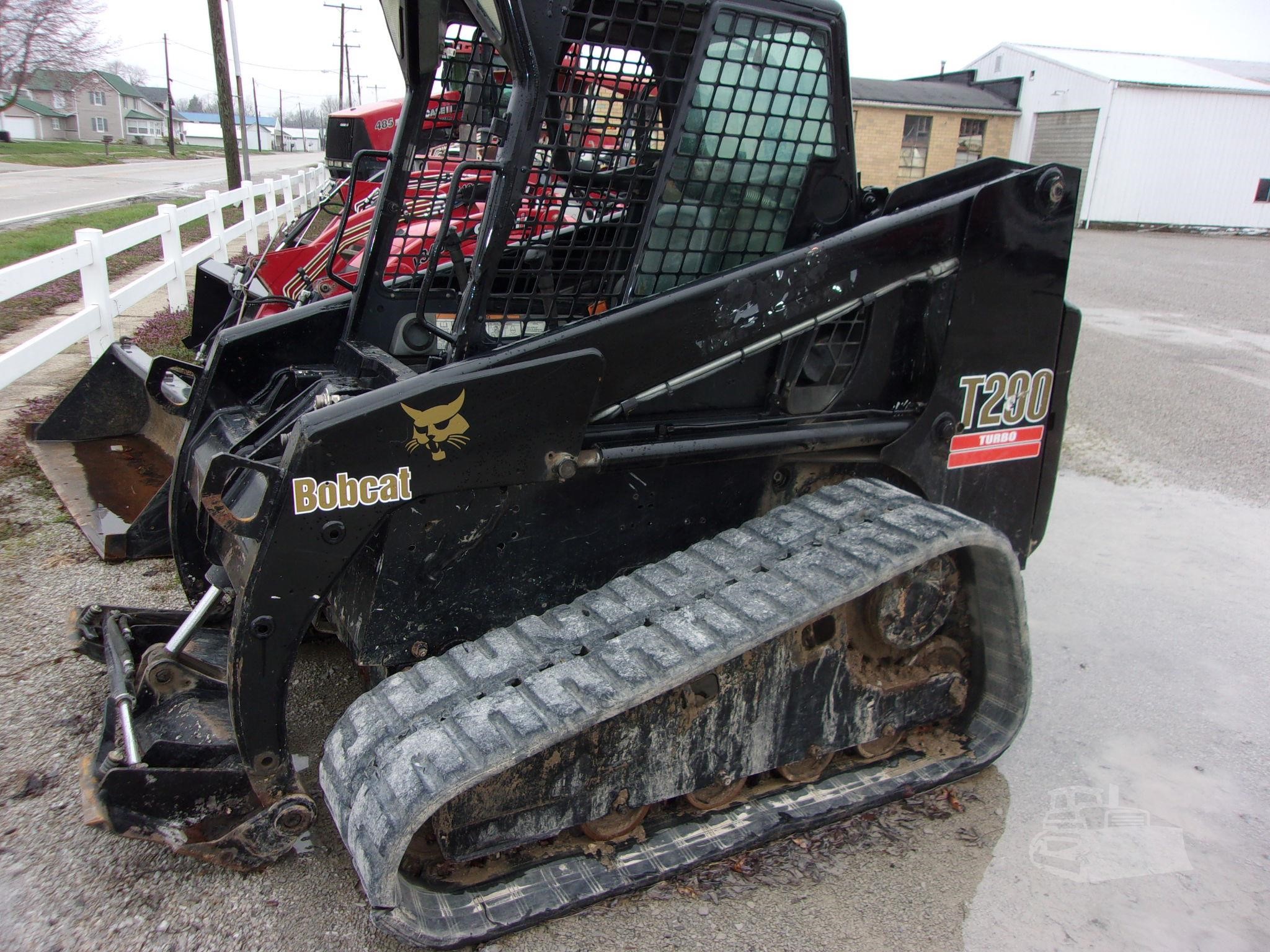 2001 BOBCAT T200