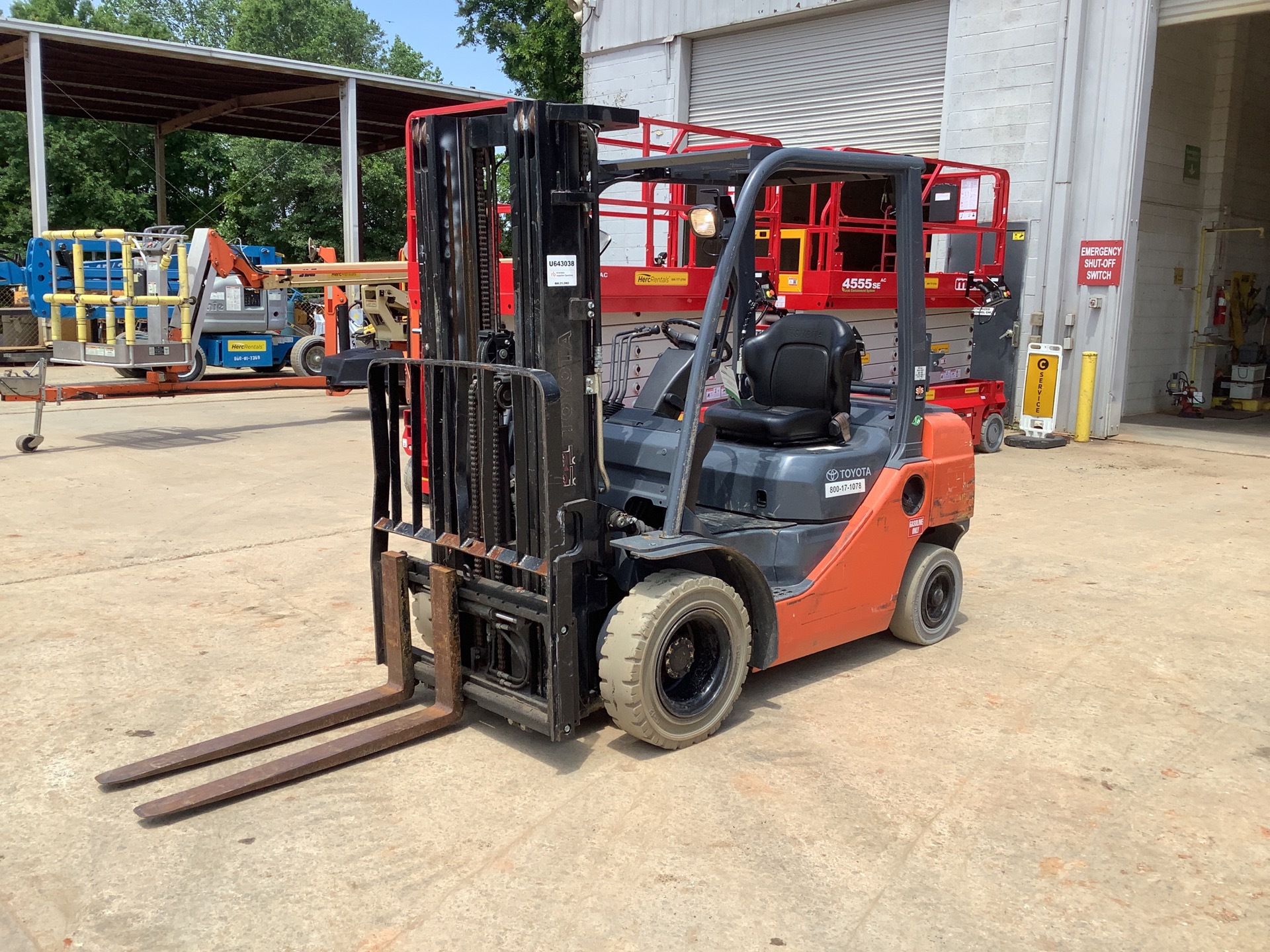 2017 Toyota 8FGU25 4500 lb Pneumatic Tire Forklift