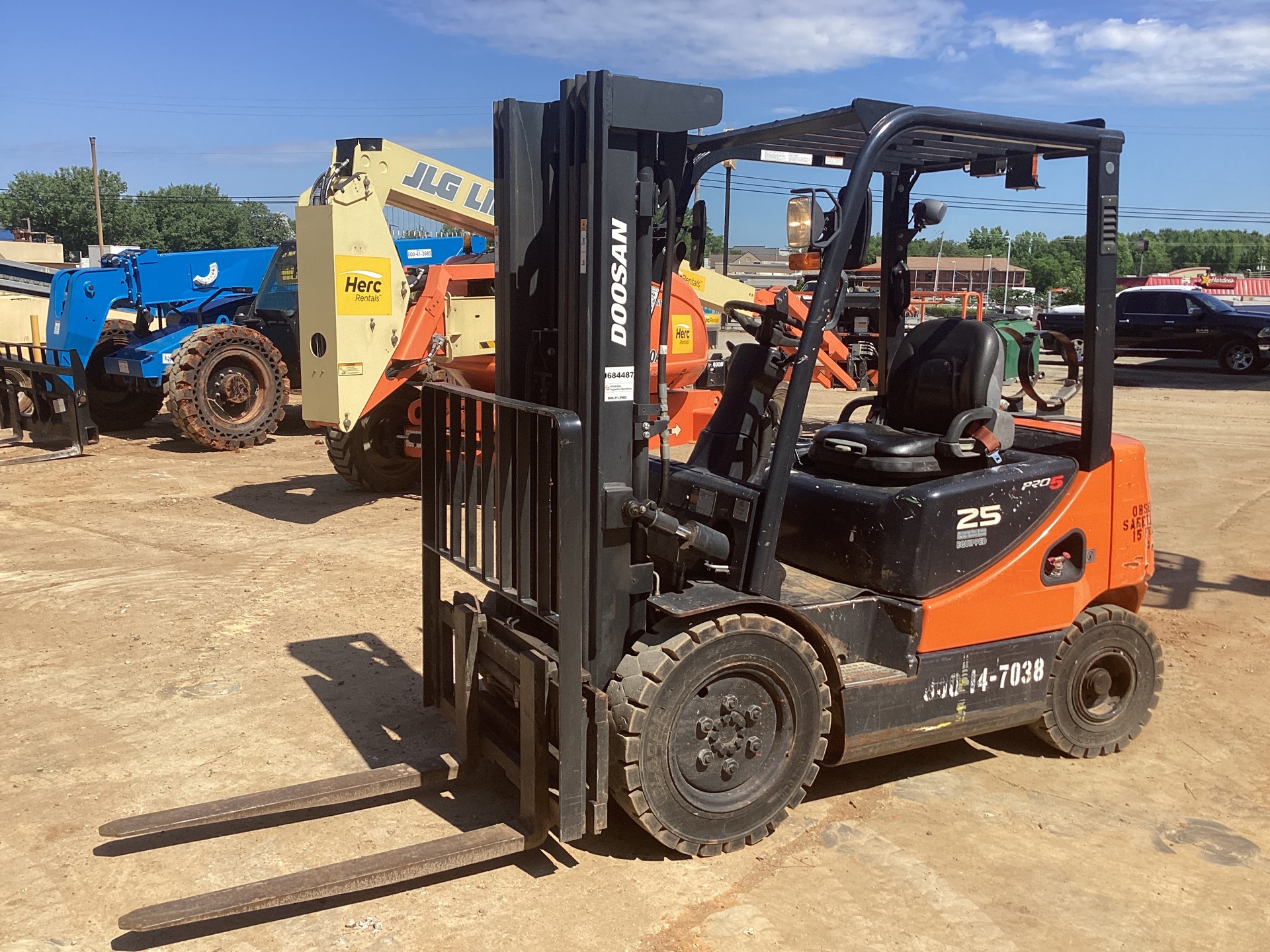 2017 Doosan G25P-5 4600 lb Pneumatic Tire Forklift