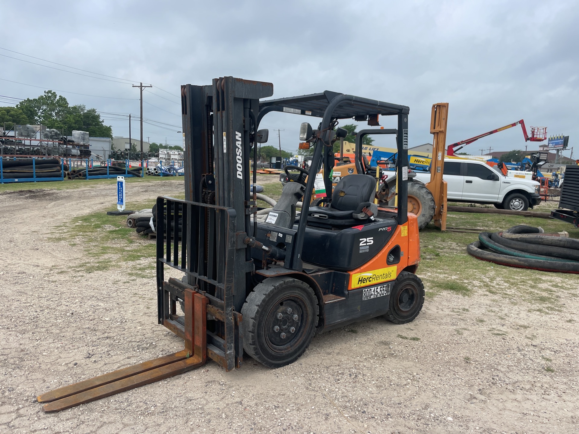 2017 Doosan G25P-5 4600 lb Pneumatic Tire Forklift