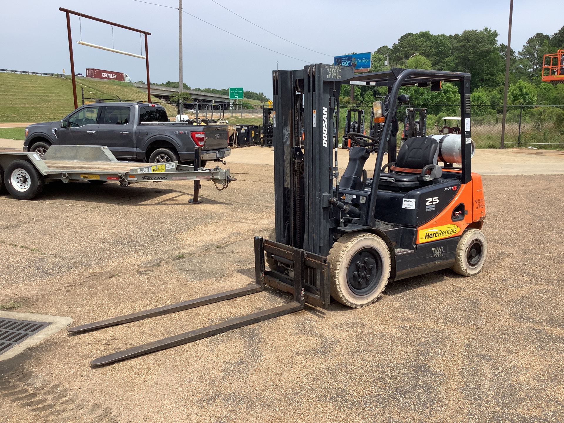 2017 Doosan G25P-5 4600 lb Pneumatic Tire Forklift