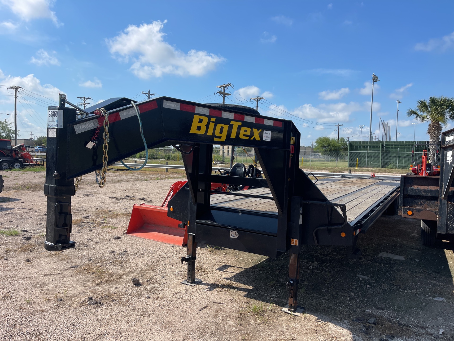 2022 Big Tex 22GN-35BK+5MR 35 ft T/A Gooseneck Utility Trailer