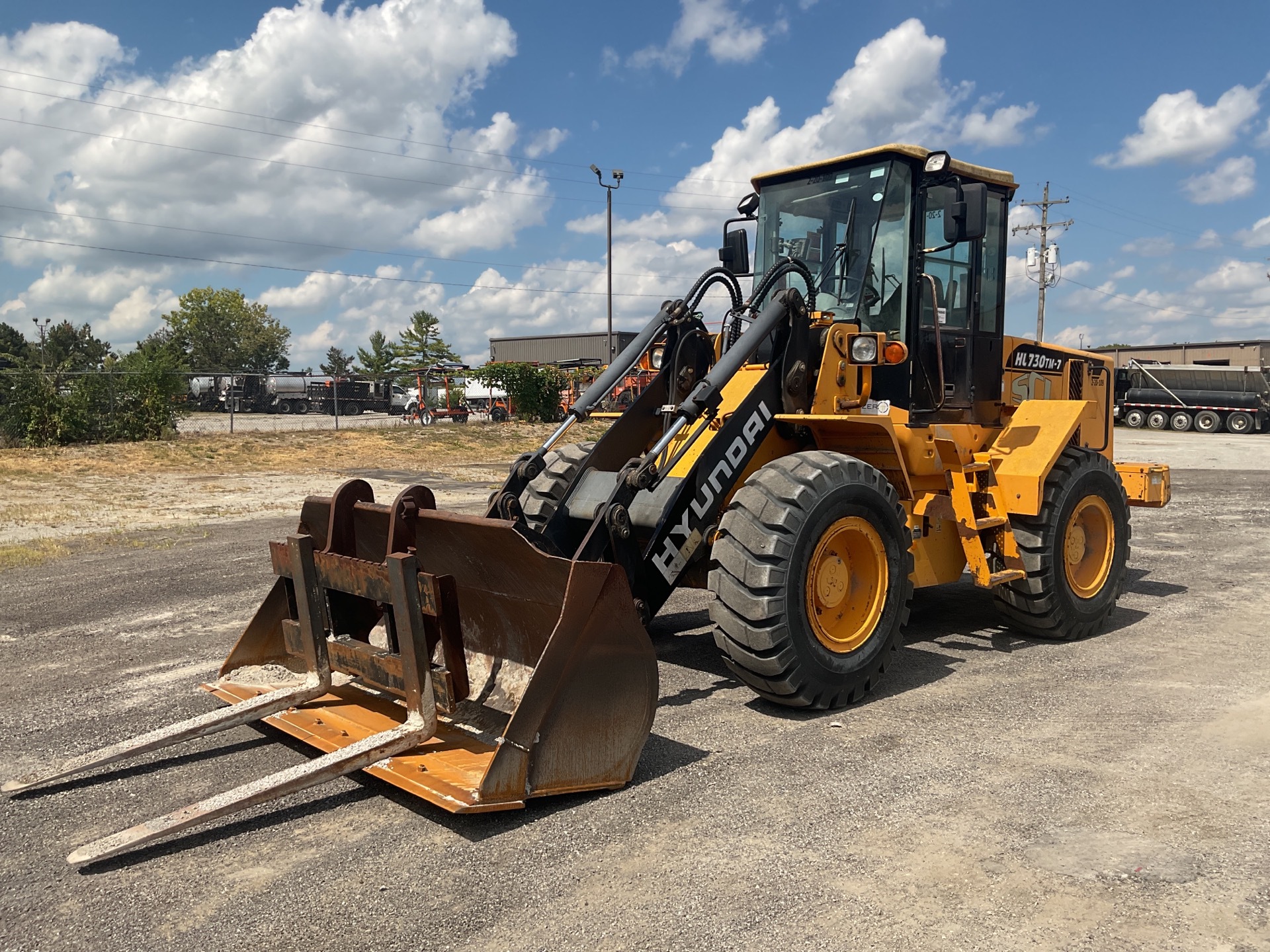 2004 Hyundai HL730TM-7 Wheel Loader