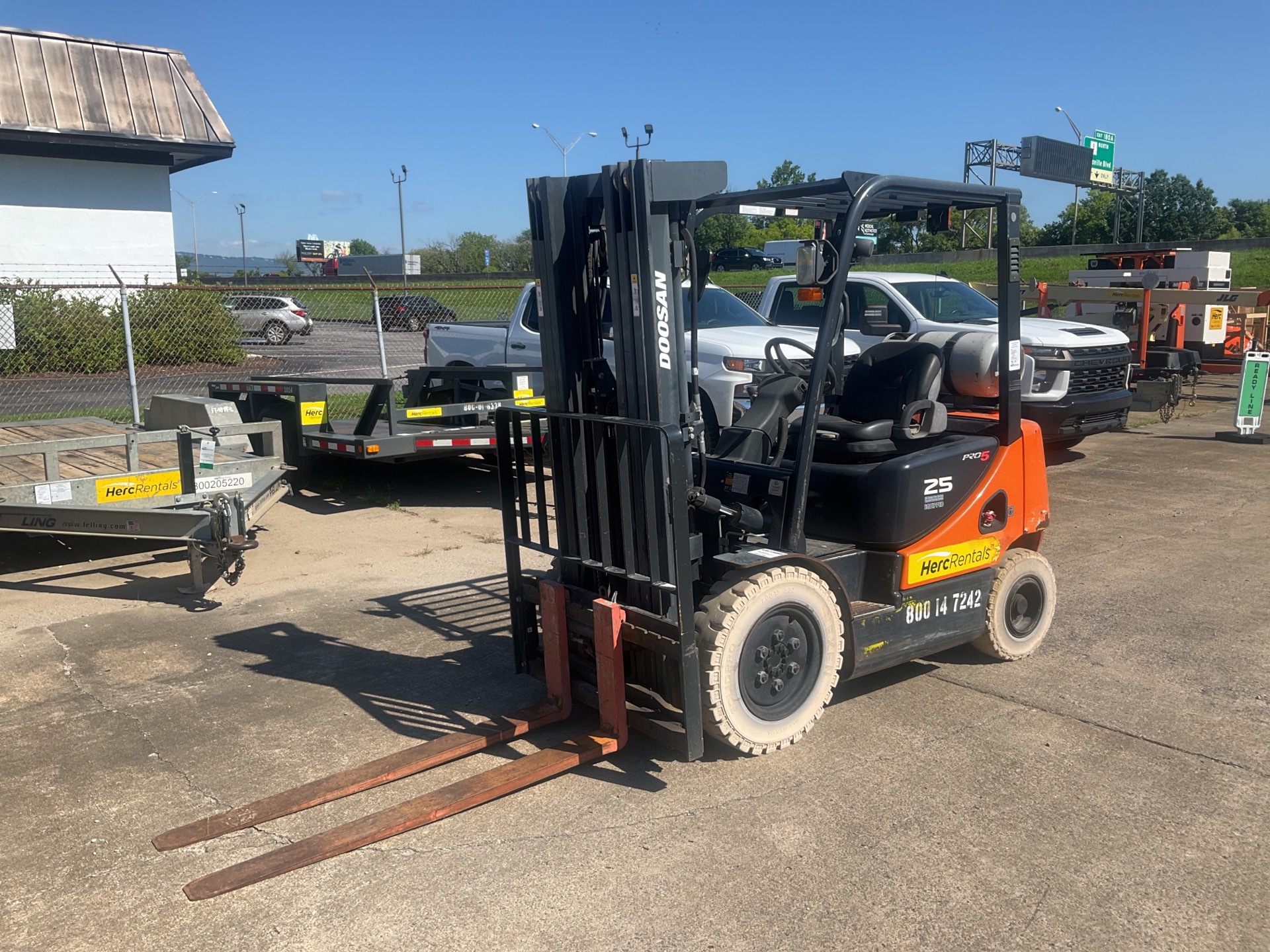 2017 Doosan G25P-5 4600 lb Pneumatic Tire Forklift