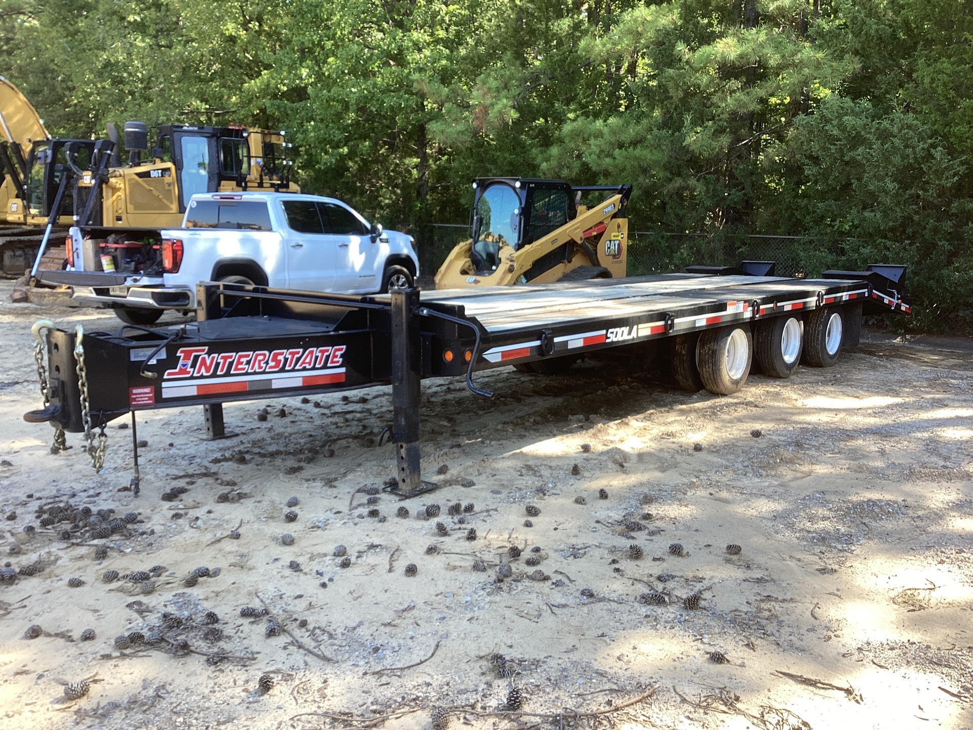 2023 Interstate 50DLA 30 ft Tri/A Equipment Trailer