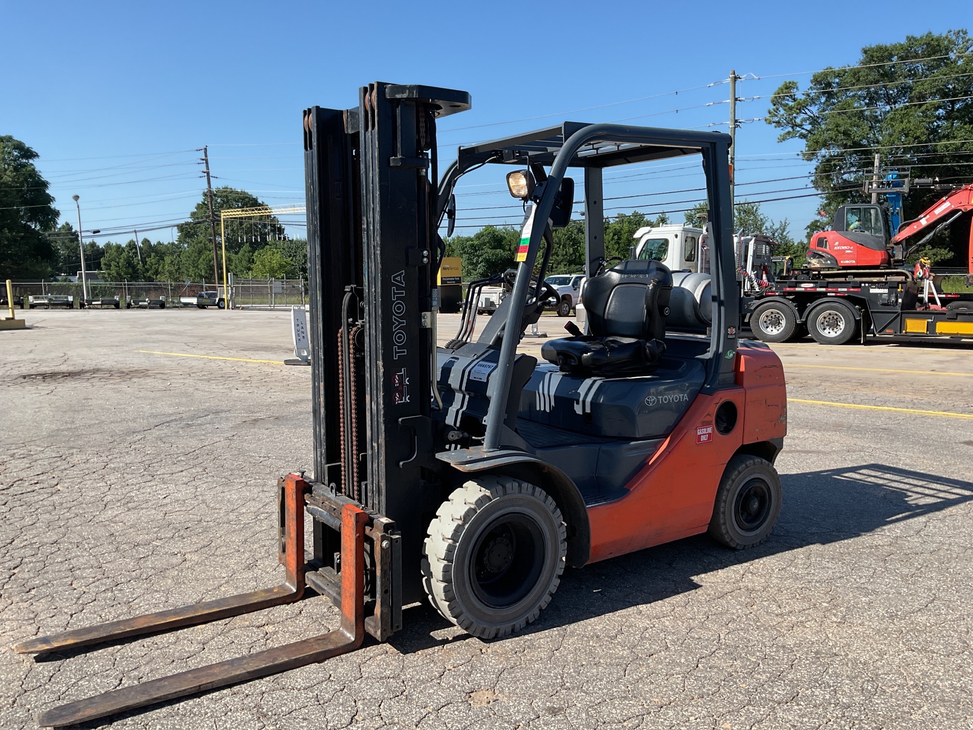 2017 Toyota 8FGU25 4500 lb Pneumatic Tire Forklift