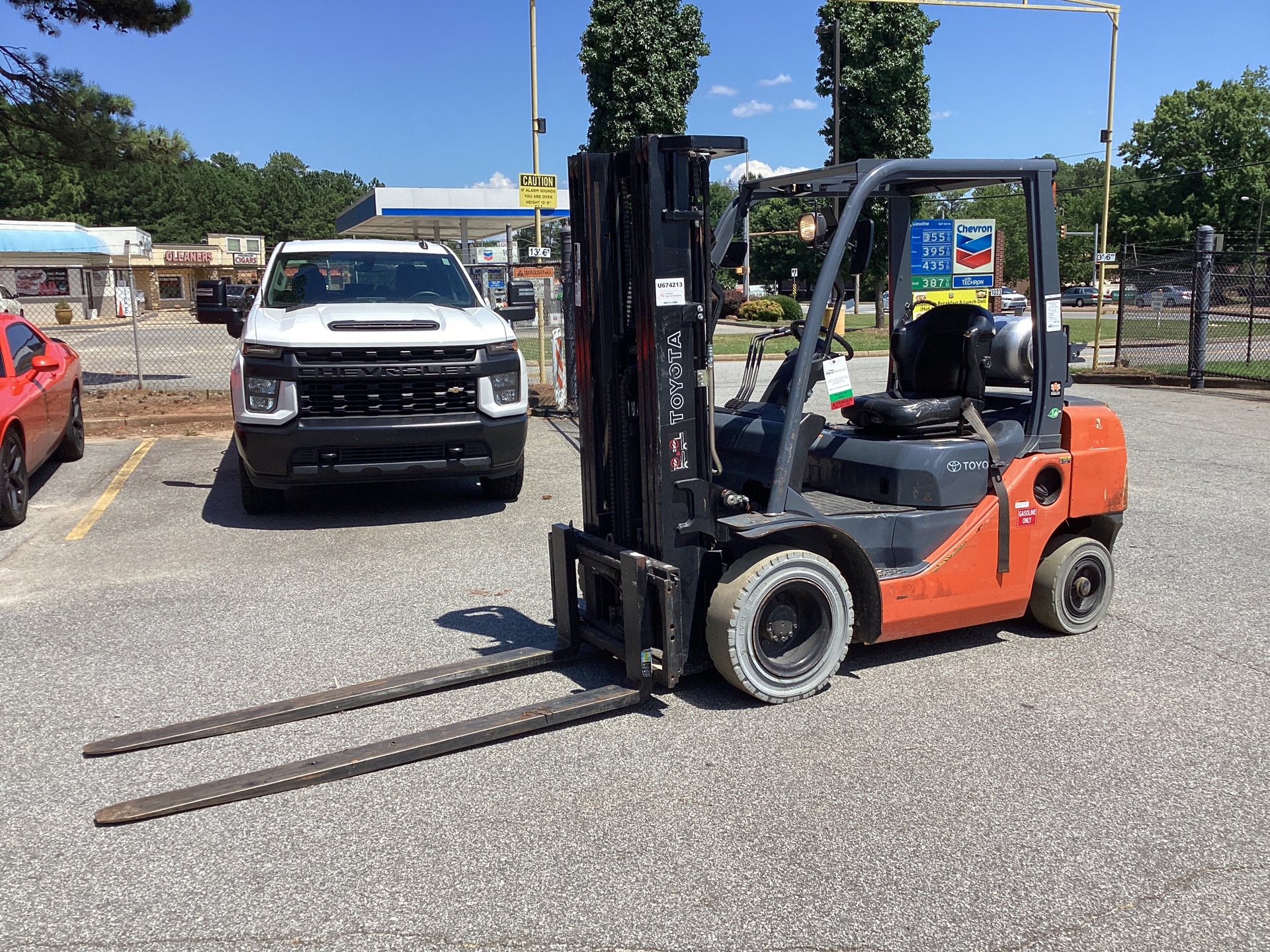 2017 Toyota 8FGU25 4500 lb Pneumatic Tire Forklift