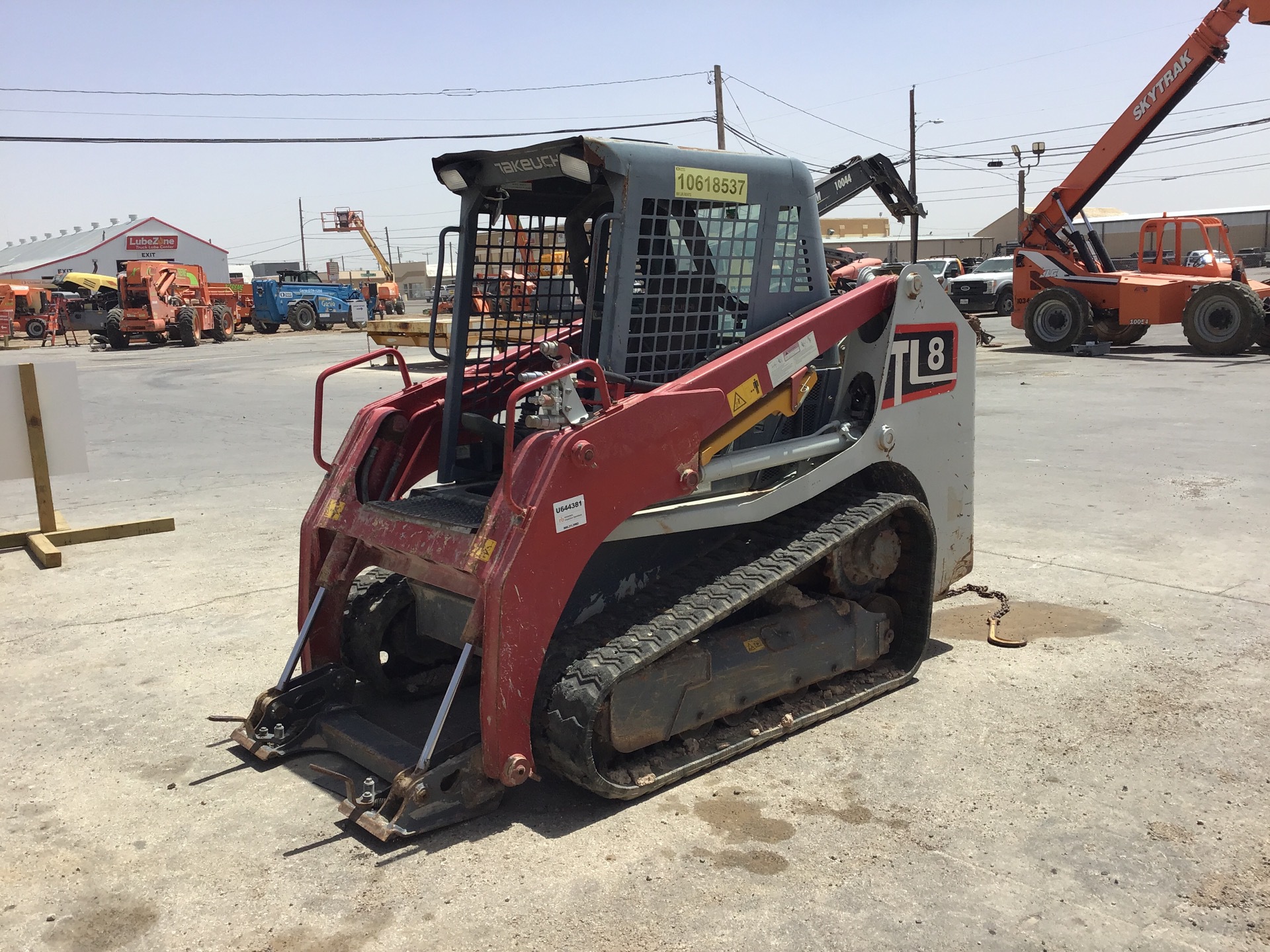 2017 Takeuchi TL8 Compact Track Loader
