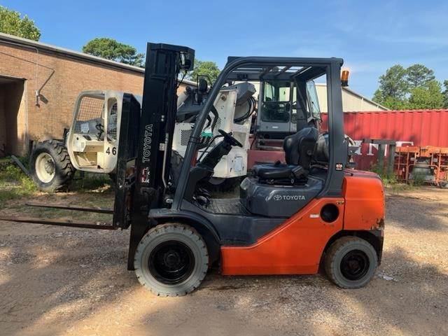 2017 Toyota 8FGU25 Pneumatic Tire Forklift